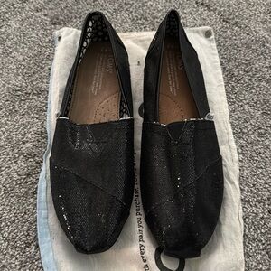 Black sparkle TOMS. Women's size 8.5 NWOT.